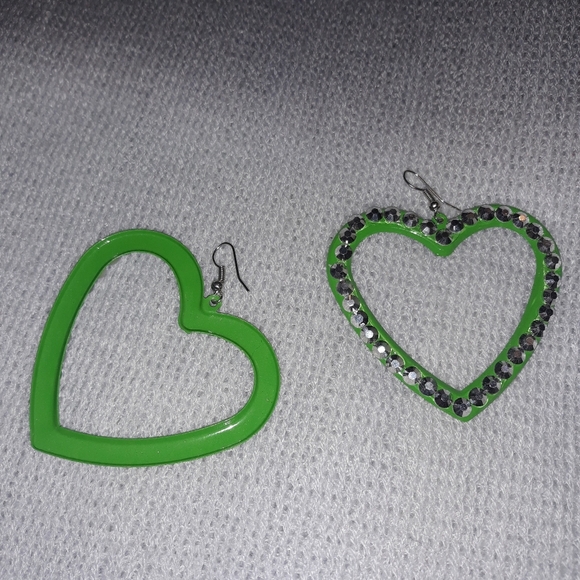 Neon green studded earrings - Picture 3 of 3